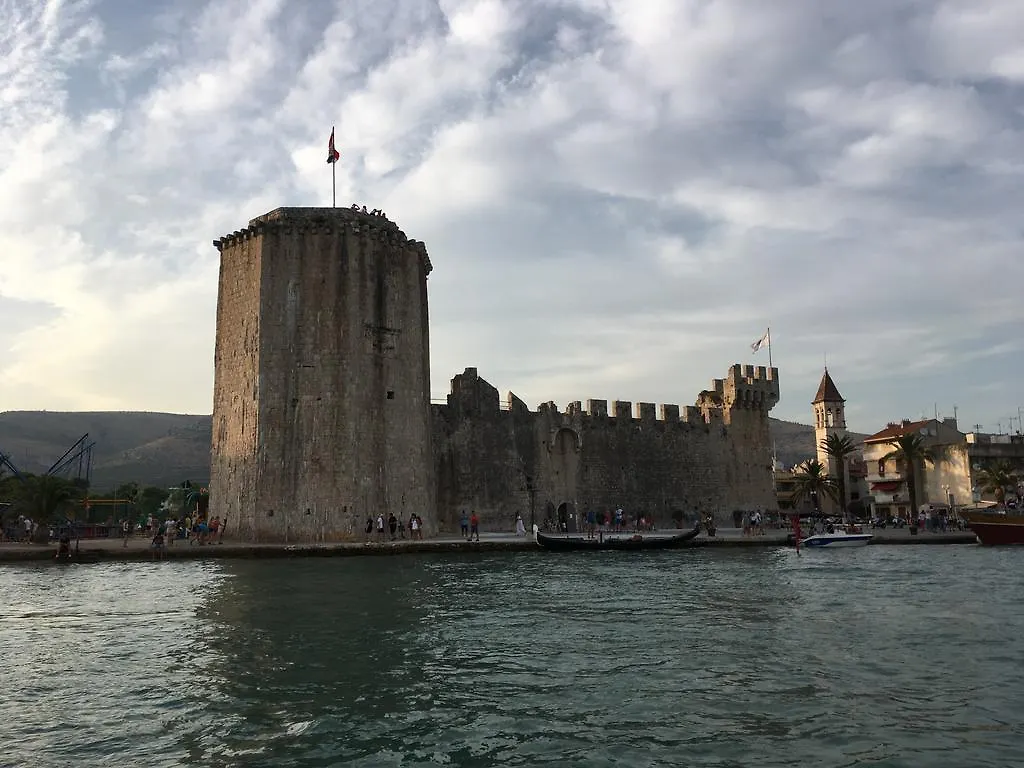 Apartments Lea Trogir Хорватия